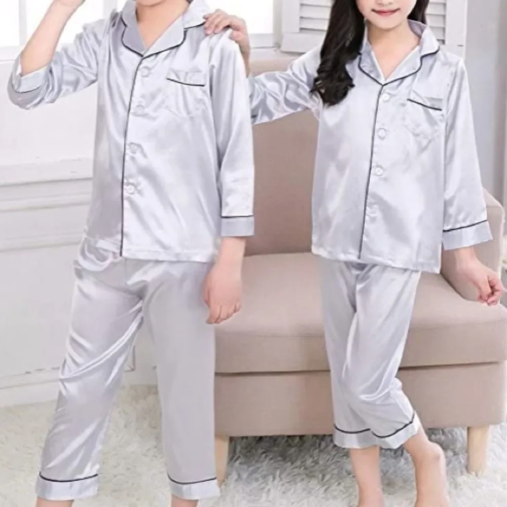 Nwt BOYS GIRLS SILVER UNISEX SATIN PAJAMA SET - Picture 4 of 8